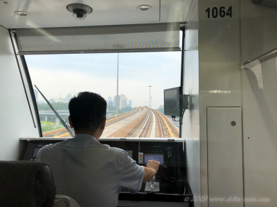 北京、機場線の列車の運転台