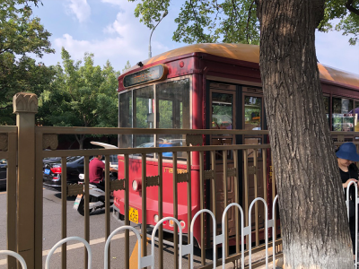 北京、故宮を周遊するバス