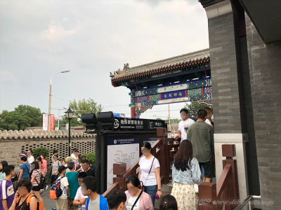 北京、南鑼鼓巷の入り口