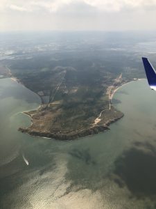 大連空港着陸前に旋回するときに機内から見える大連西側の風景